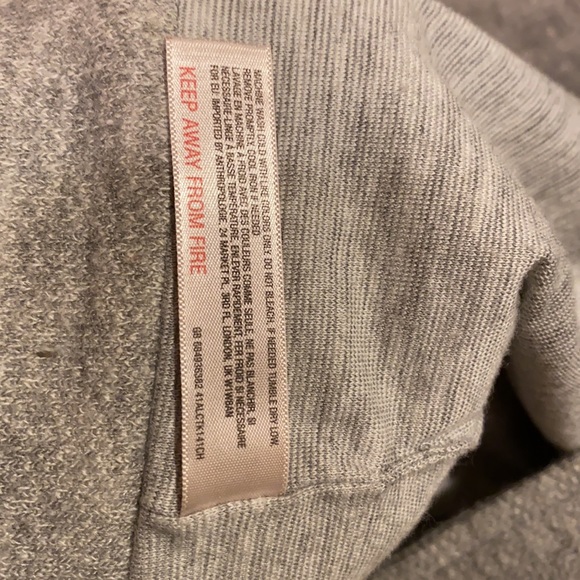 Stylish gray sweatshirt vest to wear on cool days - Picture 5 of 5